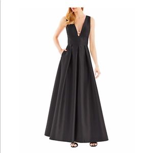 Nicole Miller NEW York Plunging Rhinestone Gown